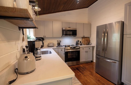 Epworth Cabin | Creekside Cabin, Fire pit Escape, Cozy Hot Tub