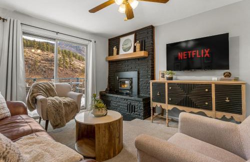 Bailey House | Creekside Cabin, Hwy 285, Mtn Views, Fishing