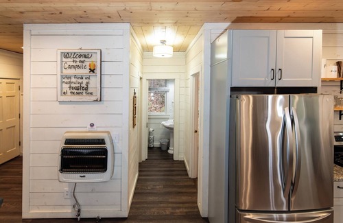Suches Cabin | Creekside Cabin in Appalachian Mountains! -Dog Friendly, Walk to Waterfall