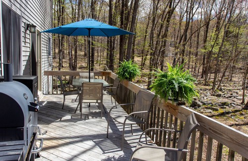 Gouldsboro Cabin | Creekside Cabin in Poconos Mountain Resort