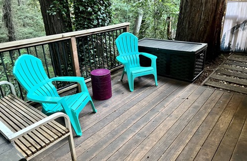 Soquel Cottage | Creekside Cabin is great for families & couples-Come enjoy Santa Cruz Mountains!