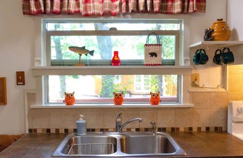 Oakhurst House | Creekside Cabin near Yosemite