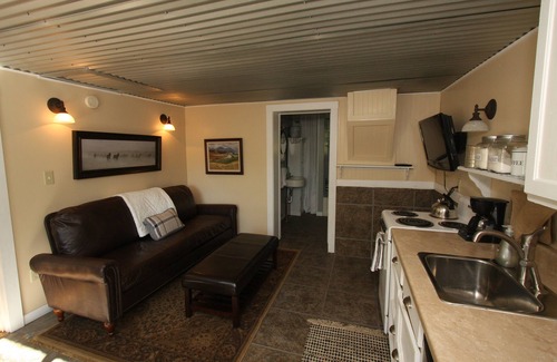 Gardiner Cabin | Creekside Cabin near Yellowstone - horse rides, rafting, zip lining, hiking