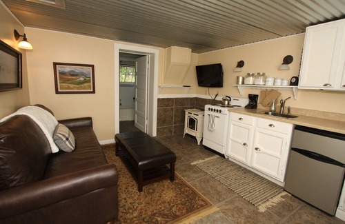 Gardiner Cabin | Creekside Cabin near Yellowstone - horse rides, rafting, zip lining, hiking