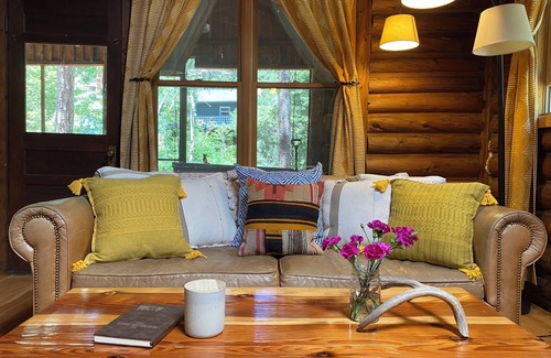 Lyons Cabin | Creekside cabin