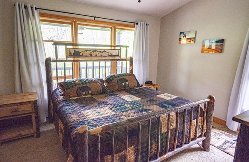 Hiawassee Cabin | Creekside Cascades Cabin on High Tower Creek in Hiawassee. Pet Friendly!
