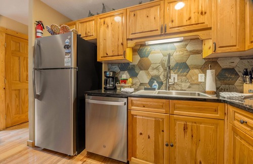 Fall River Estates Condo | Creekside Condos C (Private Hot tub) River Views!