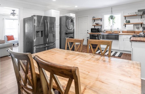 Helen House | Creekside Cottage– Historic Water-View Cottage