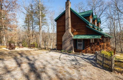 Gatlinburg - Pigeon Forge House | Creekside Cottage is peaceful welcoming dog friendly cabin with amazing views of the valley