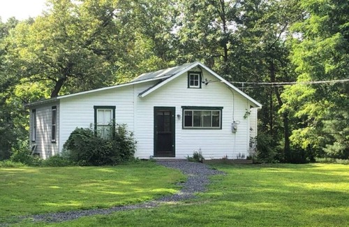 Mount Marion House | Creekside Cottage On The Water