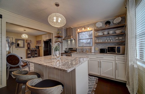 Blairsville Cabin | Creekside Cottages Luxury King/The Nook