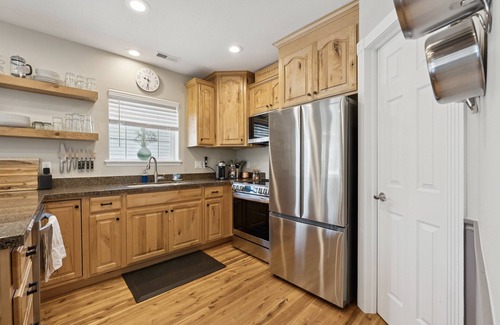 Kamas Cottage | Creekside cutie, 3br 2.5ba, near skiing, sleeps 8