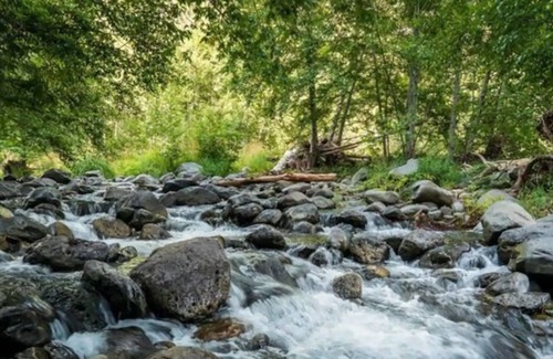 Sedona House | Creekside Escape in the Red Rocks with Hot Tub!