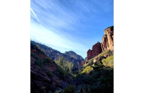Sedona House | Creekside Escape in the Red Rocks with Hot Tub!