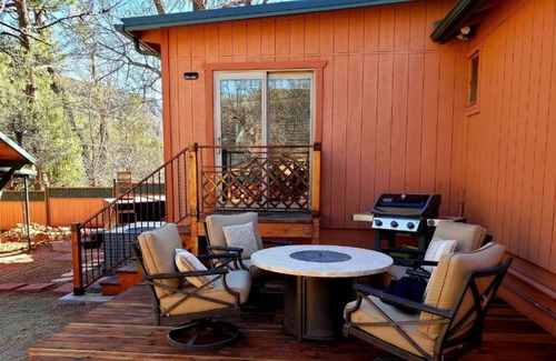 Sedona House | Creekside Escape in the Red Rocks with Hot Tub!