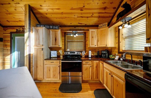 Broken Bow Cabin | Creekside Family Getaway Near Trails and Dining