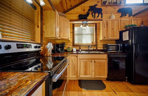 Broken Bow Cabin | Creekside Family Getaway Near Trails and Dining
