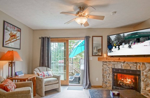 Snowshoe House | Creekside G28: 2 Story Townhome, 3 bedroom, 3 full Bath, Hot tub on private deck.
