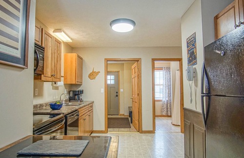 Snowshoe House | Creekside G28: 2 Story Townhome, 3 bedroom, 3 full Bath, Hot tub on private deck.