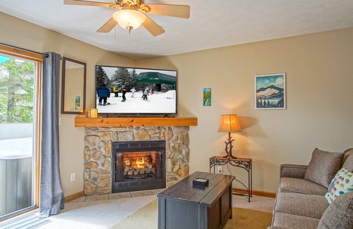 Snowshoe House | Creekside G28: 2 Story Townhome, 3 bedroom, 3 full Bath, Hot tub on private deck.