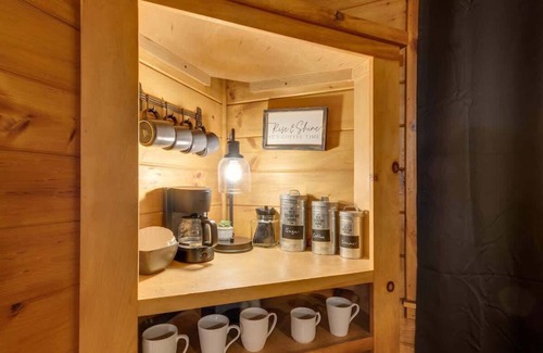 Rocky Grove Cabin | Creekside Getaway Near Park & Gatlinburg