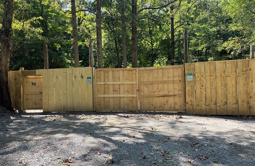 Dellslow House | Creekside Hideaway, Cozy 2-bedroom RV, Morgantown, WiFi, Firepit, Hammock,Grill