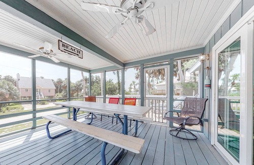 Edisto Island House | Creekside Home w/ Screened Porch, Deck, WiFi - 1 Block to Beach, Near Dining!