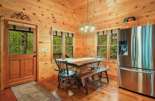 Walnut Mountain Cabin | Creekside, , Hot Tub, Fire pit, Screened Porch, 10 min to EllijaynOK AFTER STORM