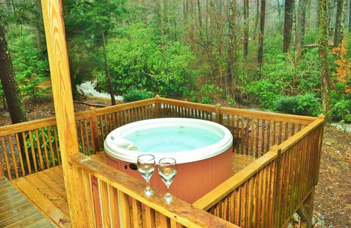 Maggie Valley Cabin | Creekside, Hot Tub, Playground, Firepit, Fireplace, WiFi, AC, EZ Access