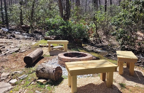 Maggie Valley Cabin | Creekside, Hot Tub, Playground, Firepit, Fireplace, WiFi, AC, EZ Access
