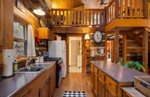 Marshall Cabin | Creekside Indulgence