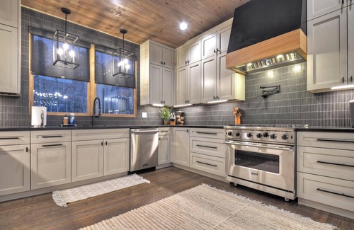 Epworth House | Creekside Mountain Manor| Luxury | Pool | Creek Access
