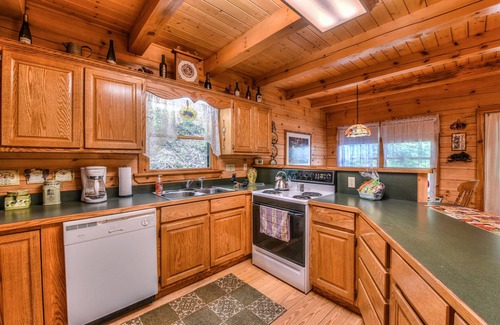 Maggie Valley Cabin | Creekside Mountain Log Cabin Home
