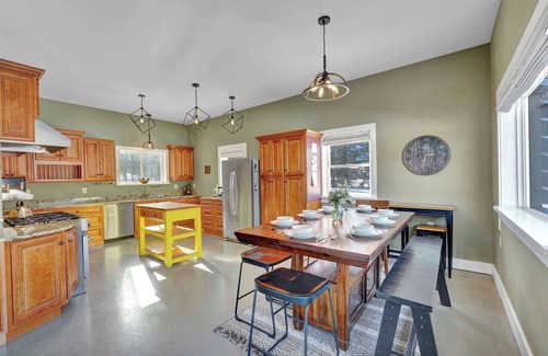Great Valley Cabin | Creekside Ranch 9 Miles to Ellicottville w/Hot Tub