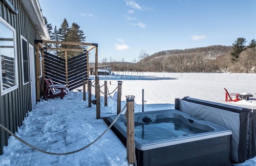 Great Valley Cabin | Creekside Ranch 9 Miles to Ellicottville w/Hot Tub