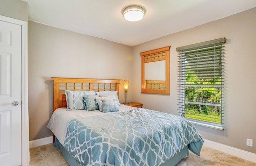 Fort Myers House | Creekside retreat with screened pool, patio, grill, firepit, canoe + kayak, & AC