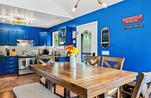 Waynesville House | Creekside Retreat | Hot Tub & Pet-Friendly