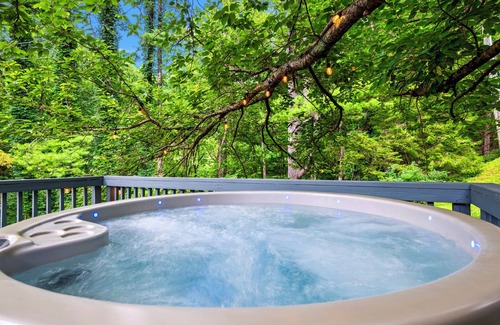 Waynesville House | Creekside Retreat | Hot Tub & Pet-Friendly
