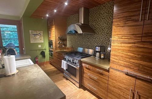 Bozeman House | Creekside Setting Right Near Downtown And Bogert Park