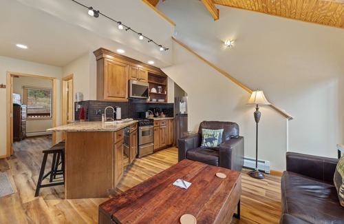 Fall River Estates Condo | Creekside Suite 11 River View!