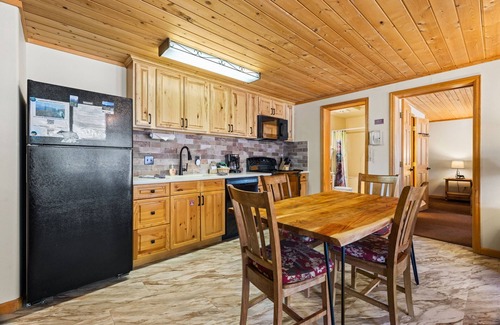 Fall River Estates Condo | Creekside Suite 17 River View!