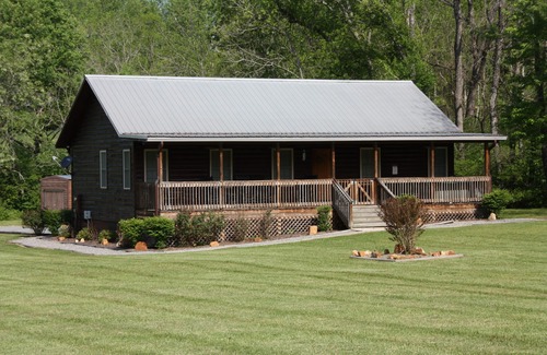 Whittier Cabin | Creekside with a relaxing hot tub/fire pit/grill; close to Casino/GSNP
