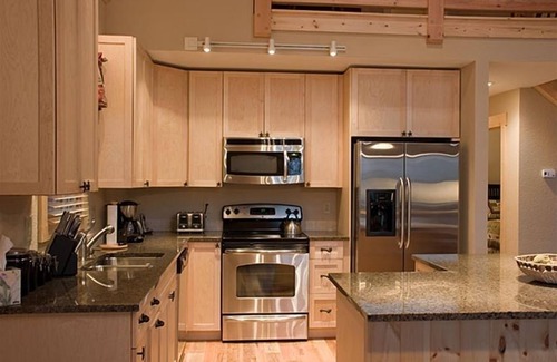 Wildwood Mountain Cabin | Creekview Cabin - Bright, Airy, Peaceful & close to Highlands and Cashiers