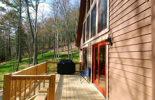 Wildwood Mountain Cabin | Creekview Cabin - Bright, Airy, Peaceful & close to Highlands and Cashiers