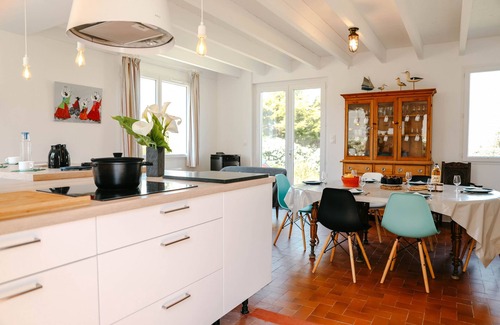 Kerlouet House | Crémiou on the beach - House on the beach with postcard sea view