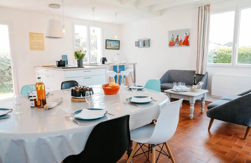 Kerlouet House | Crémiou on the beach - House on the beach with postcard sea view