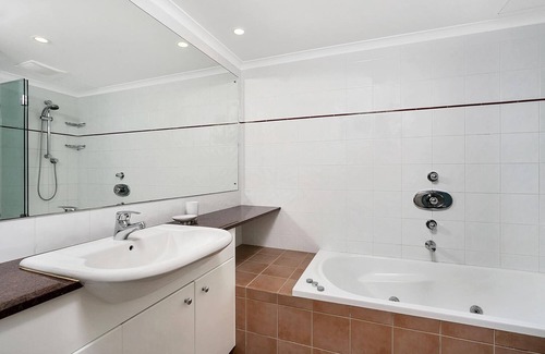 Cremorne Apartment | Cremorne - HAMP1 - Hampden Avenue - Bright 1BR with Sunroom, Balcony Garage Near Neutral Bay Shops