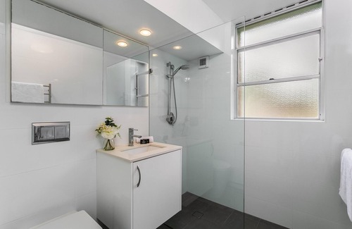 Cremorne Apartment | Cremorne- HAR20- Harrison St - Modern 2BR Apartment in Quiet Street Near Neutral Bay Village