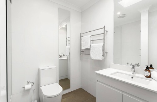 Cremorne Apartment | Cremorne - SPF13 - Spofforth Street - Sunny 2BR Apartment with Balcony Parking Near Cremorne Shops Transport
