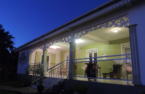 Saint-Leu Cottage | Creole Home for 6 in Saint-Leu with Bay View